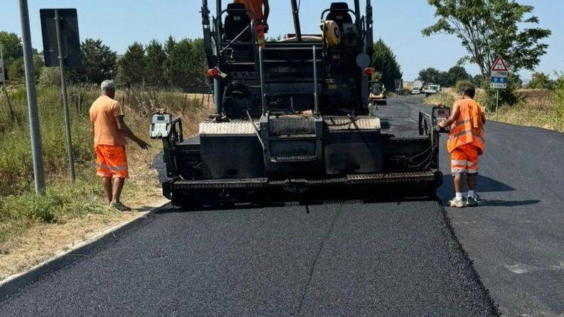 Non si tratterà di ricoprire solo gli avvallamenti, ma anche di asfaltare tratti della viabilità principale Non si tratterà di ricoprire solo gli avvallamenti, ma anche di asfaltare tratti della viabilità principale