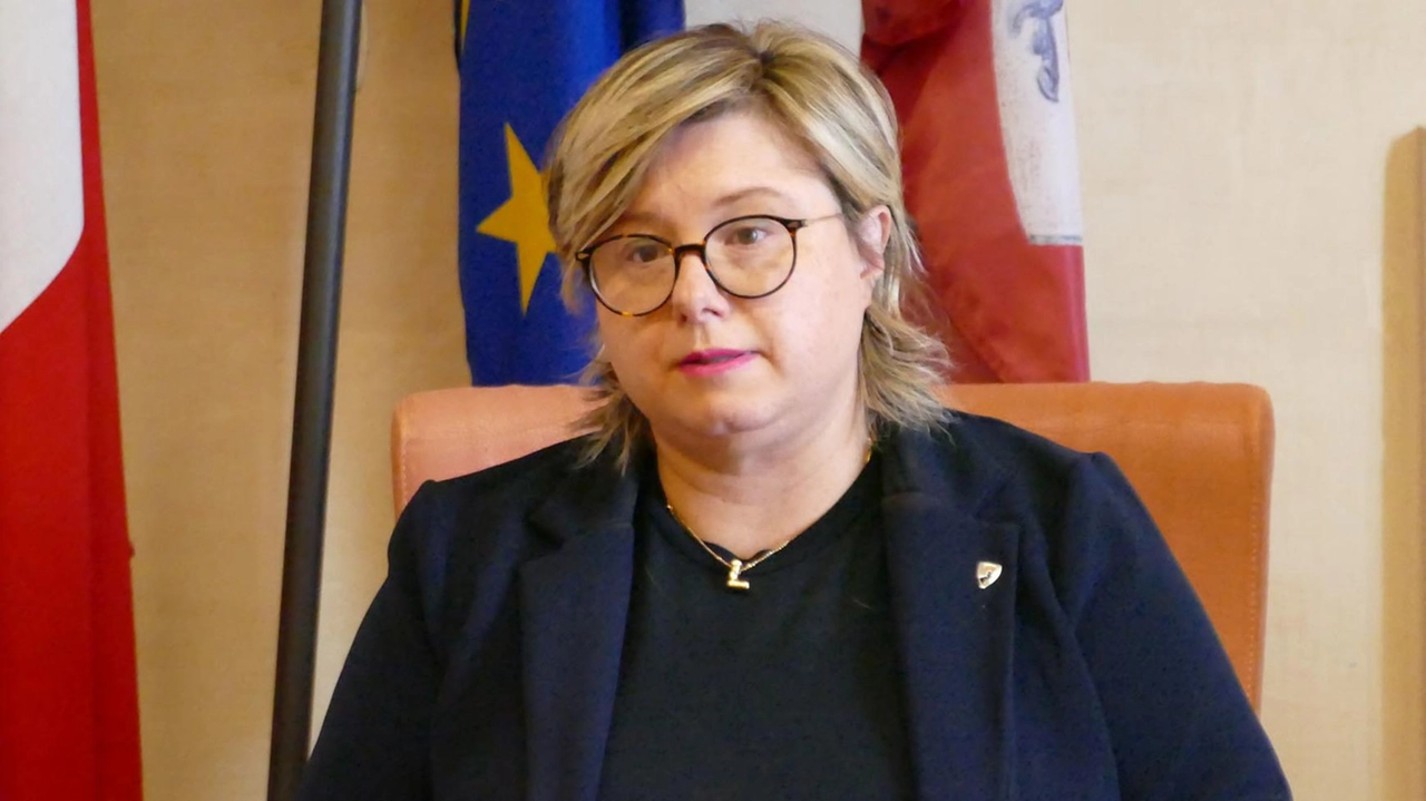 Il centro di Arezzo si trasforma in un quadrilatero di sviluppo sociale e culturale, con spazi come Piazza Fanfani e le Logge del Grano dedicati al sapere e alla comunità. La ex scuola Chiarini diventa un polo per le economie immateriali, offrendo servizi alla cittadinanza. Il centro di Arezzo si trasforma in un quadrilatero di sviluppo sociale e culturale, con spazi come Piazza Fanfani e le Logge del Grano dedicati al sapere e alla comunità. La ex scuola Chiarini diventa un polo per le economie immateriali, offrendo servizi alla cittadinanza.