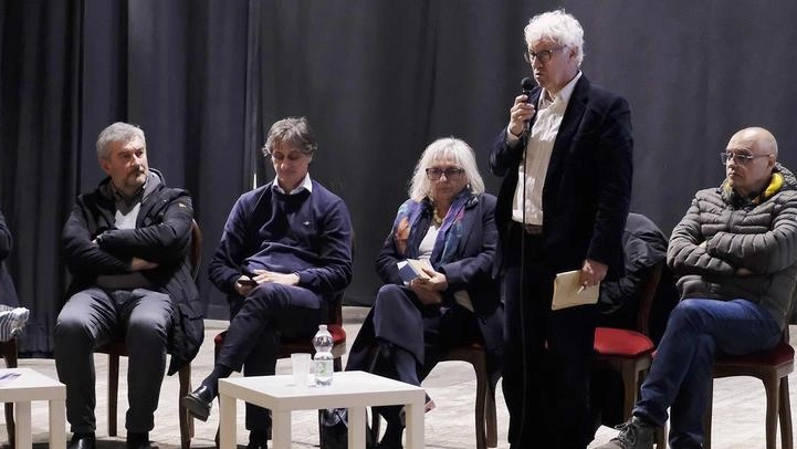 L’incontro tra i sindaci, i rappresentanti del Cai e il Parco nazionale dell’Appennino a Pontremoli L’incontro tra i sindaci, i rappresentanti del Cai e il Parco nazionale dell’Appennino a Pontremoli