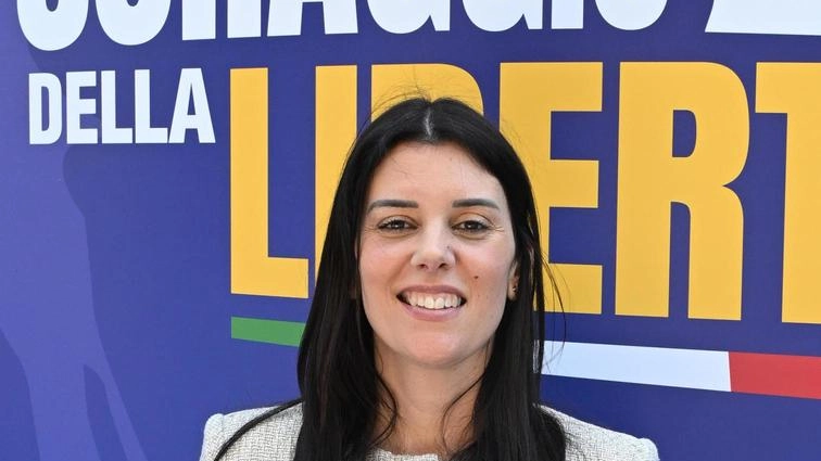 Oggi l’eurodeputato al congresso del Carroccio (con la tessera) per suggellare l’intesa con Salvini. Niente listino bloccato per la capogruppo in Regione: sarà candidata a Pisa se FdI impone Tomasi.