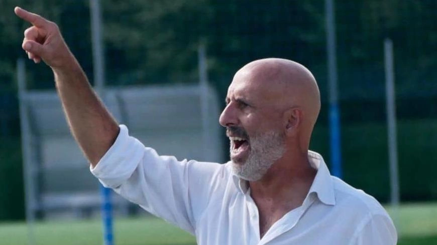 Vincenzo Esposito, exentrenador del Prato, vuelve a ser titular en Primera.