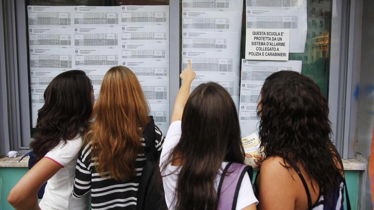 Arrivano i primi dati ufficiali dai vari istituti: in 110 ripetono l’anno ’Pacinotti’ e ’De Franceschi’: 55 non ammessi e 111 ’rimandati’ . Arrivano i primi dati ufficiali dai vari istituti: in 110 ripetono l’anno ’Pacinotti’ e ’De Franceschi’: 55 non ammessi e 111 ’rimandati’ .