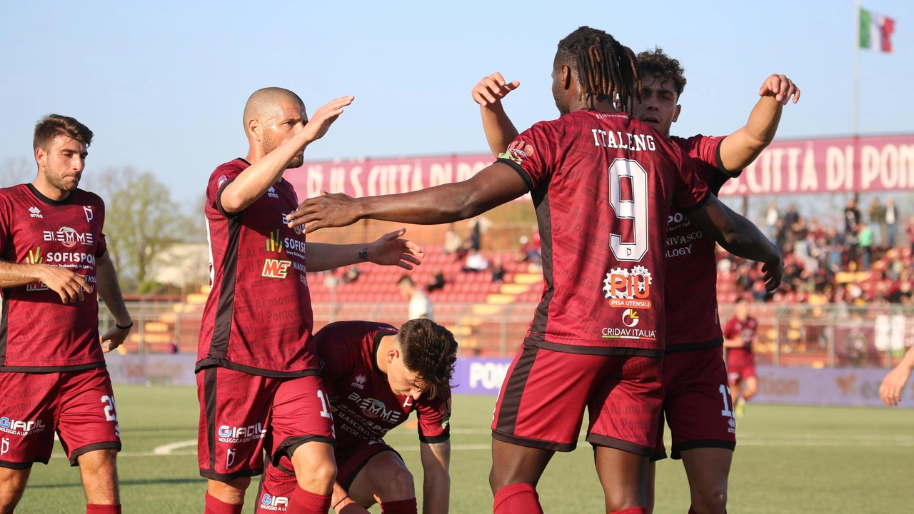 Il Pontedera in cerca di nuovi soci (foto Bongianni/Germogli)