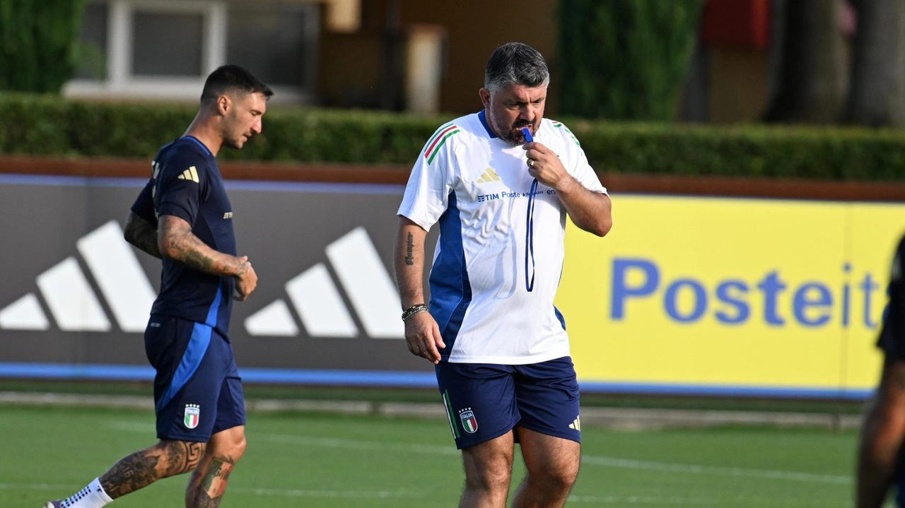 Il Ct della Nazionale Italiana Gennaro Gattuso durante l’allenamento della Nazionale Italiana di Calcio a Coverciano (Ansa/Claudio Giovannini)