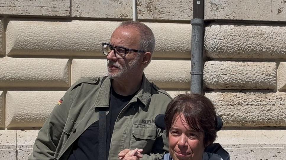 "Sofferenze ormai intollerabili”. La dignità e l’amore di Stefano Massoli accanto alla moglie Laura nel fine vita "Sofferenze ormai intollerabili”. La dignità e l’amore di Stefano Massoli accanto alla moglie Laura nel fine vita