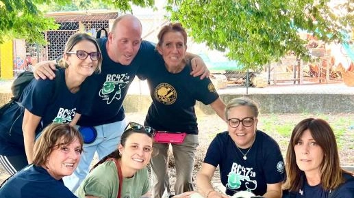 Il Canile Hermada, tramite gli istruttori del centro cinofilo ’Sopra la panca’ di Monsummano, ha attivato il progetto ’Buon cittadino... Il Canile Hermada, tramite gli istruttori del centro cinofilo ’Sopra la panca’ di Monsummano, ha attivato il progetto ’Buon cittadino...
