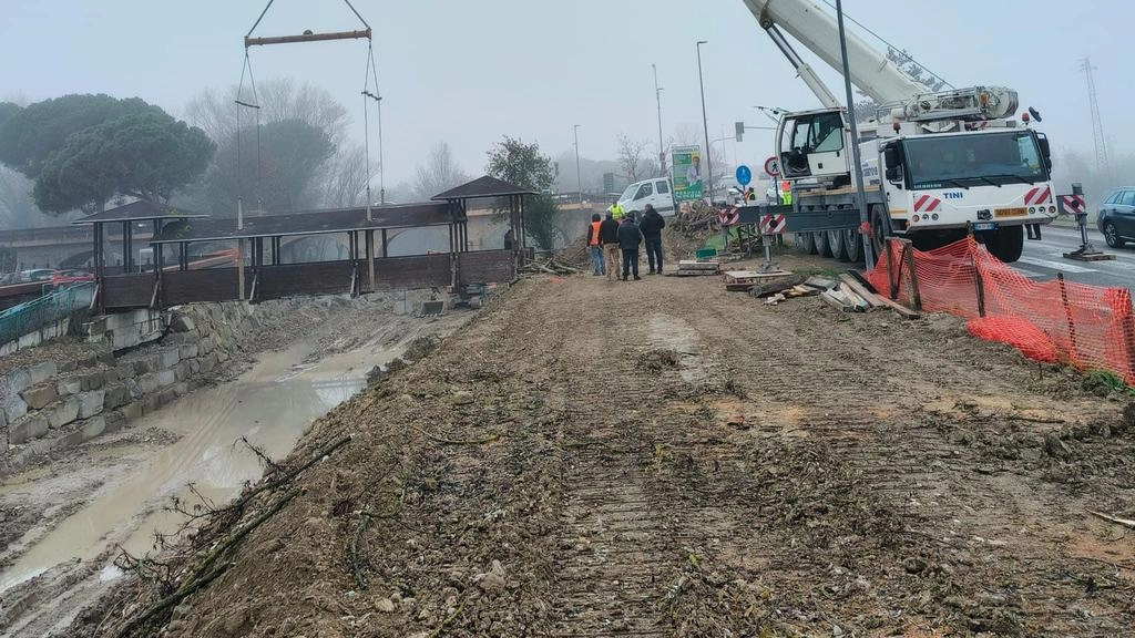 Sono in corso i lavori per il ripristino dell’alveo e la messa in sicurezza del Tescio dopo l’alluvione del 23... Sono in corso i lavori per il ripristino dell’alveo e la messa in sicurezza del Tescio dopo l’alluvione del 23...