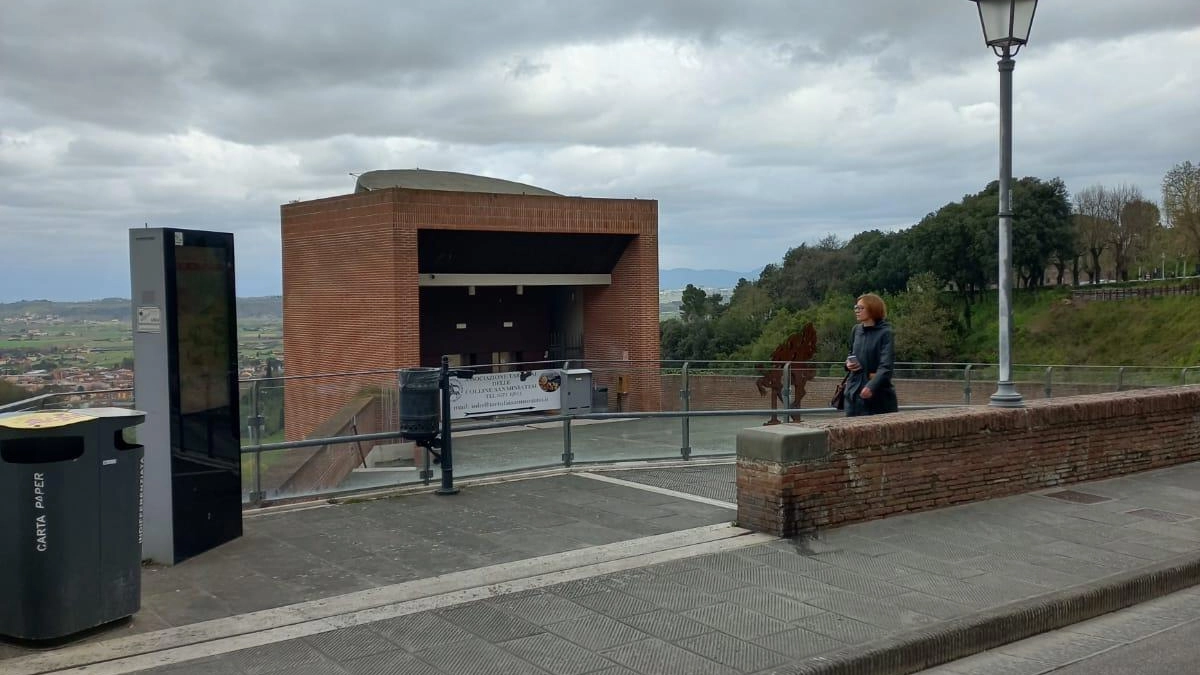Si è aperto il dibattito dopo che è stato approvato lo studio di fattibilità per l’ampliamento del parcheggio del Cencione che è in attesa di nuovi posti da anni Si è aperto il dibattito dopo che è stato approvato lo studio di fattibilità per l’ampliamento del parcheggio del Cencione che è in attesa di nuovi posti da anni