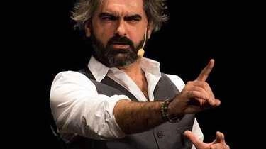 ’Happy Days’, scritto, diretto e interpretato da Stefano Santomauro, va in scena stasera (ore 21) al Teatro Corsini di Barberino... ’Happy Days’, scritto, diretto e interpretato da Stefano Santomauro, va in scena stasera (ore 21) al Teatro Corsini di Barberino...