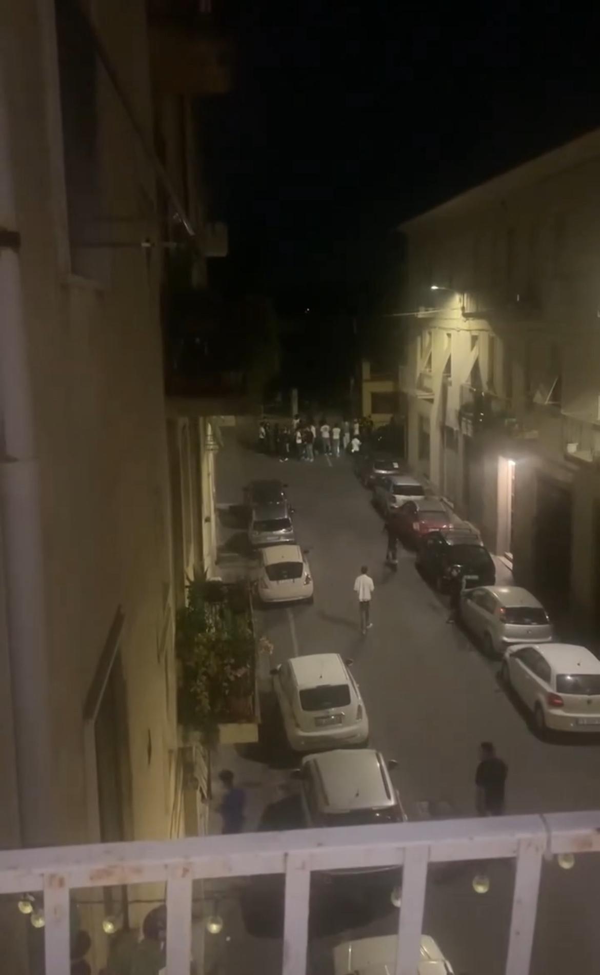 Notte bianca, bilancio in nero. Risse e danni tra arresti e denunce. “Bande con machete e coltelli” Notte bianca, bilancio in nero. Risse e danni tra arresti e denunce. “Bande con machete e coltelli”