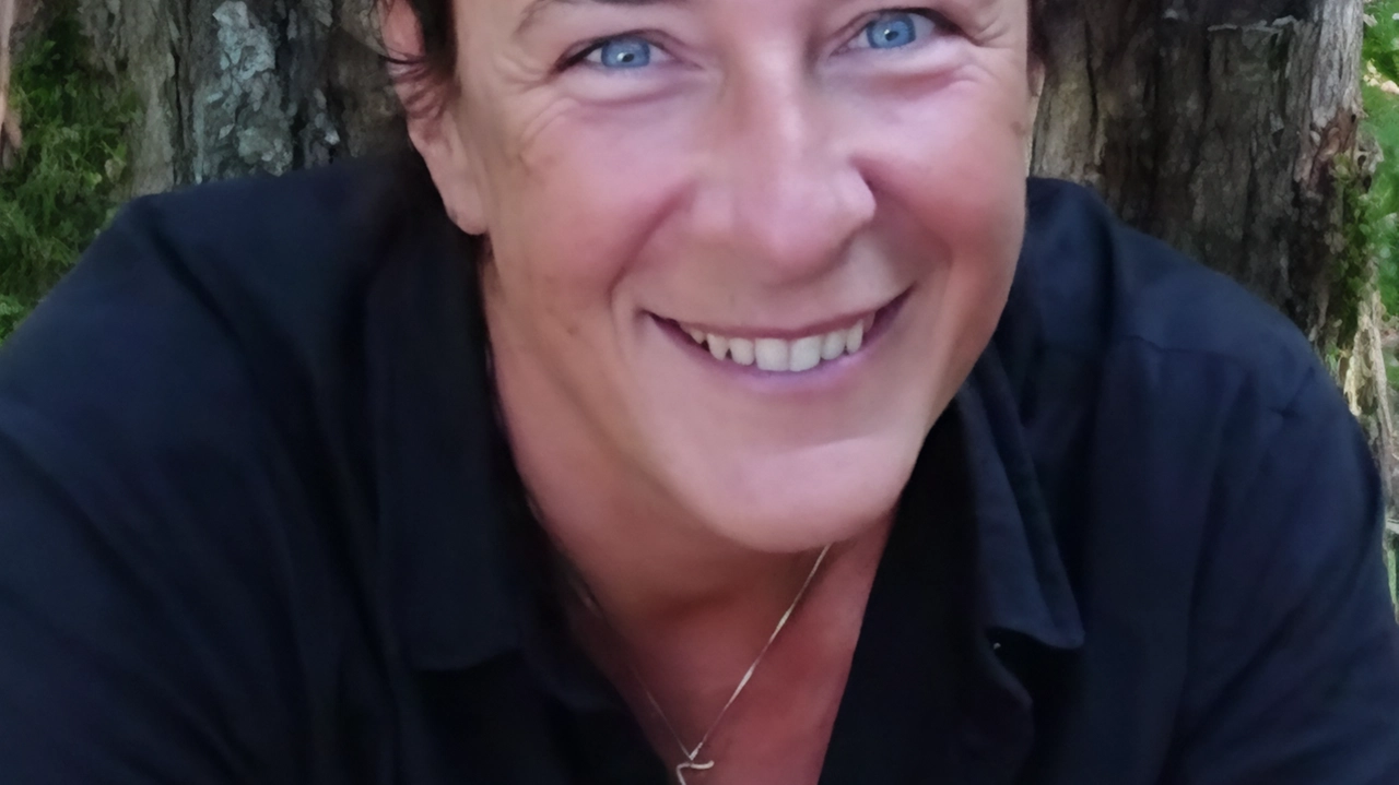 Il Toscana Pride a Lucca suscita tensioni politiche a causa delle posizioni del vescovo locale, criticato per la distanza da alcune rivendicazioni. La Sinistra con denuncia la chiesa cattolica per essere lontana dai diritti civili e incapace di accogliere la diversità, temendo un allontanamento dalla società civile. Il Toscana Pride a Lucca suscita tensioni politiche a causa delle posizioni del vescovo locale, criticato per la distanza da alcune rivendicazioni. La Sinistra con denuncia la chiesa cattolica per essere lontana dai diritti civili e incapace di accogliere la diversità, temendo un allontanamento dalla società civile.