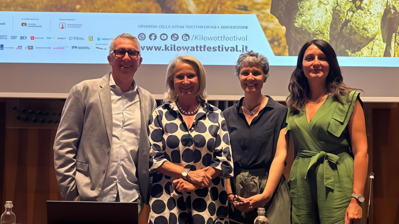 La presentazione di Kilowatt Festival a Firenze con i due direttori artistici e l’assessore Francesca Mercati; l’appuntamento prevede ben 45 spettacoli, alcuni dei quali in anteprima La presentazione di Kilowatt Festival a Firenze con i due direttori artistici e l’assessore Francesca Mercati; l’appuntamento prevede ben 45 spettacoli, alcuni dei quali in anteprima
