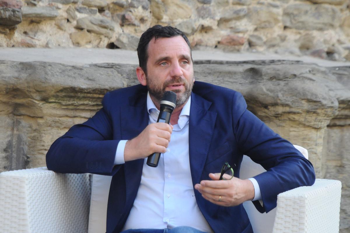 https://www.lanazione.it/image-service/view/acePublic/alias/contentid/YzZlNzFlOTQtN2Y2NS00/0/il-sindaco-di-pistoia-alessandro-tomasi.jpeg?f=1.91:1&w=1200