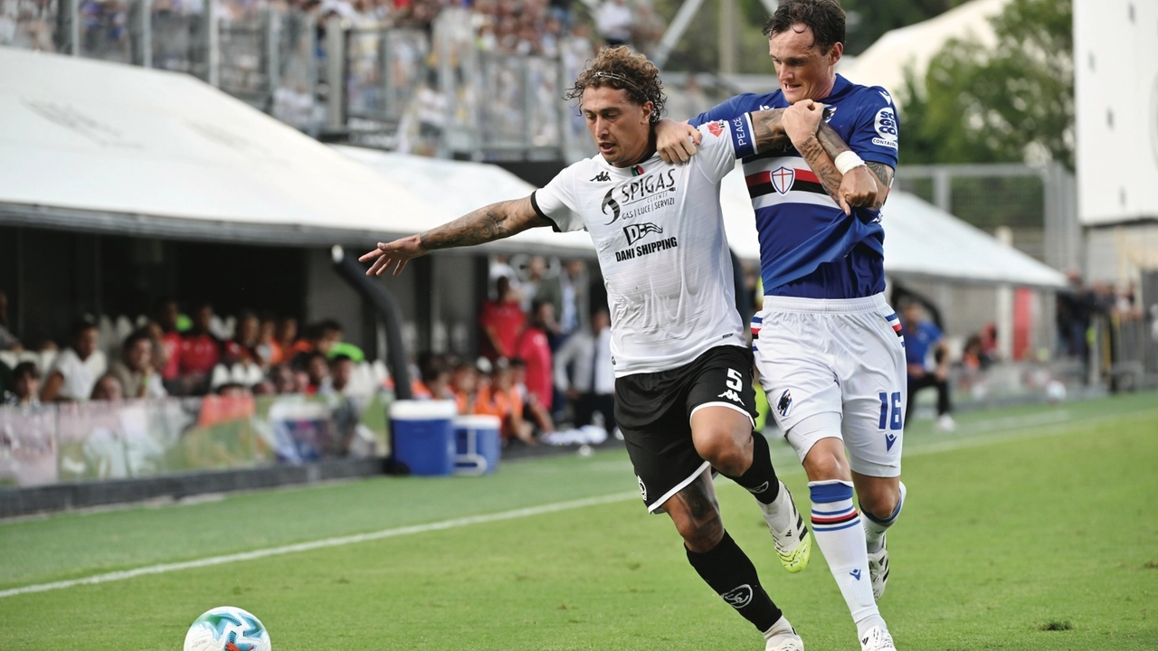 Salvatore Esposito dello Spezia e Liam Henderson della Sampdoria Salvatore Esposito dello Spezia e Liam Henderson della Sampdoria