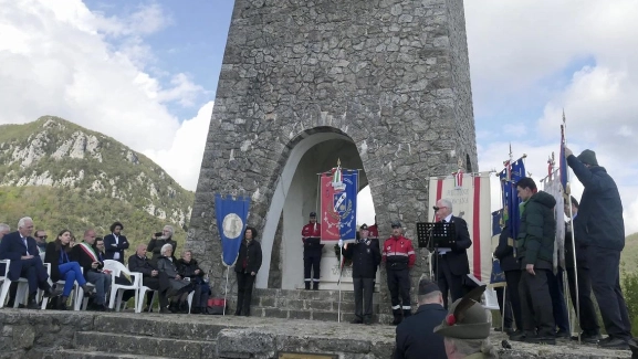 Una celebrazione a Sant'Anna di Stazzema. Sull'eccidio nasce un podcast per tramandare alle nuove generazioni quanto accadde per mano nazista Una celebrazione a Sant'Anna di Stazzema. Sull'eccidio nasce un podcast per tramandare alle nuove generazioni quanto accadde per mano nazista