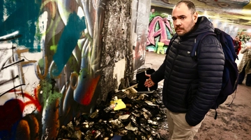 Firenze, incendiata la libreria di Marco nel sottopasso delle Cure