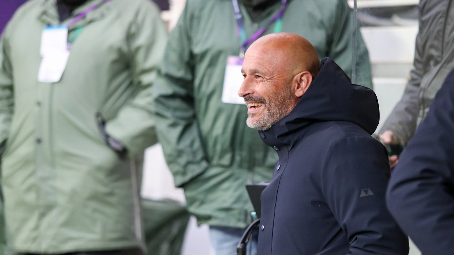 Il tecnico della Fiorentina si è lasciato andare a un gesto affettuoso e amichevole nei confronti della collega di Sky Sport, Vanessa Leonardi