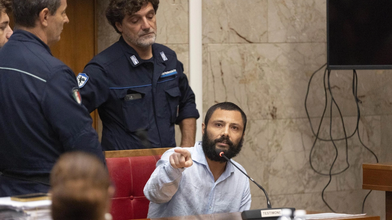 L’imputato: "Le urla dell’addetta alle pulizie mi hanno fatto colpire più forte". La pm, "una furia, lui si è vendicato, era premeditato. Nessun vizio di mente". L’imputato: "Le urla dell’addetta alle pulizie mi hanno fatto colpire più forte". La pm, "una furia, lui si è vendicato, era premeditato. Nessun vizio di mente".