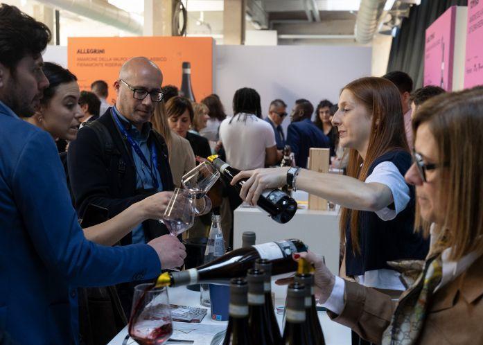 Dazi, accordo sul 15%. L’allarme dei Consorzi: "Un conto salato per l’export del vino"