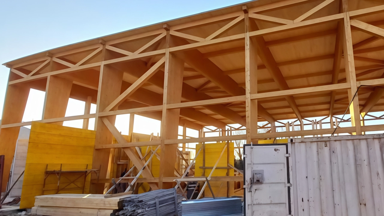 Avanti tutta con i lavori, a cura della Provincia, per la nuova palestra del Pesenti di Cascina, con la... Avanti tutta con i lavori, a cura della Provincia, per la nuova palestra del Pesenti di Cascina, con la...