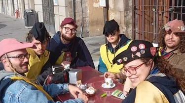 Al Giardino Scotto goliardi da tutta Italia assieme a balestrieri, rappresentanti del Gioco del Ponte and musicali. La goliardia non...