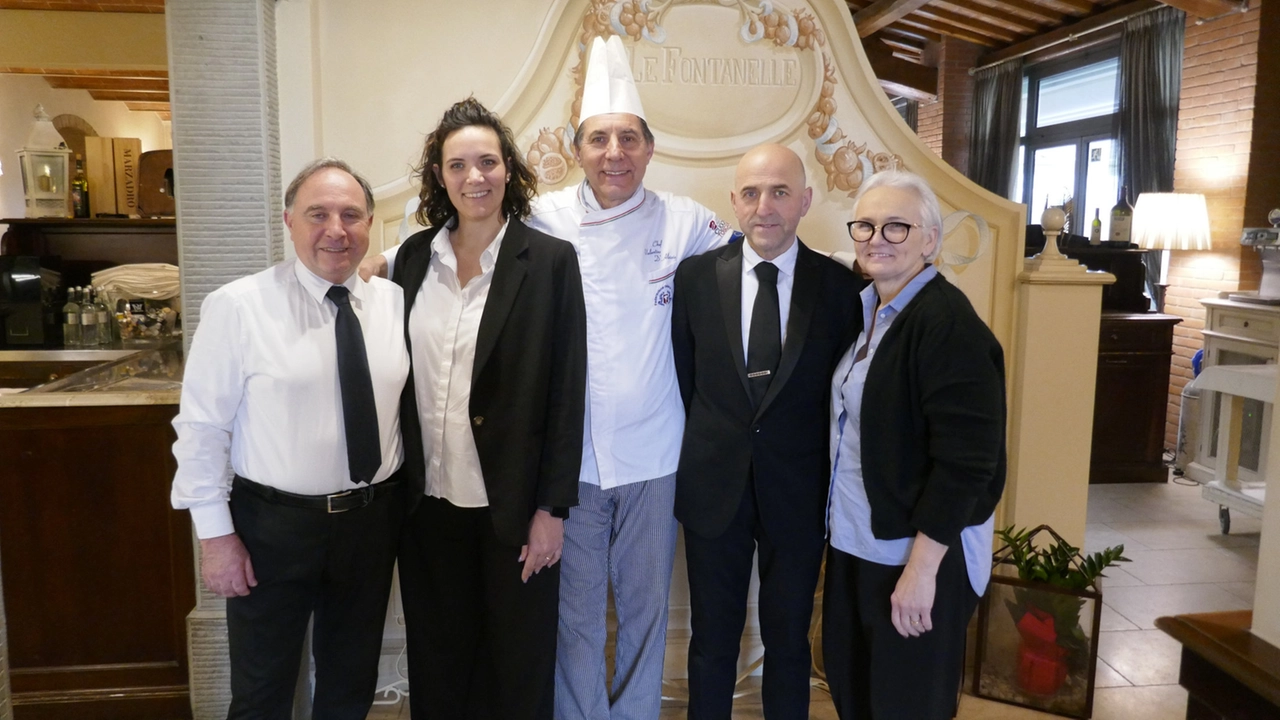 Lo staff del ristorante Le Fontanelle di via Traversa il Crocifisso. Aperto nel 1987 dai fratelli Valentino (chef), Giuseppe e Marco D’Aloisio insieme a Catia Malinconi. Specializzato nella cucina di pesce è uno dei locali più rinomati della città