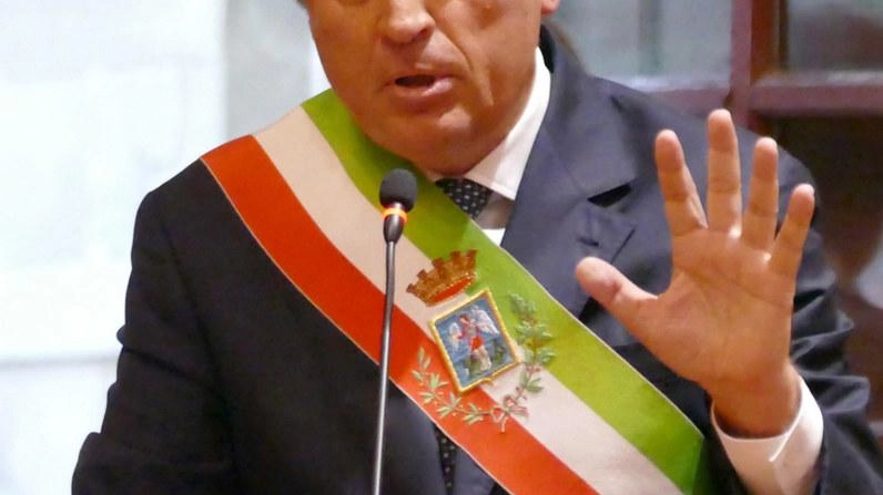 Il sindaco di Castiglion Fiorentino Mario Agnelli interviene sulle risse notturne