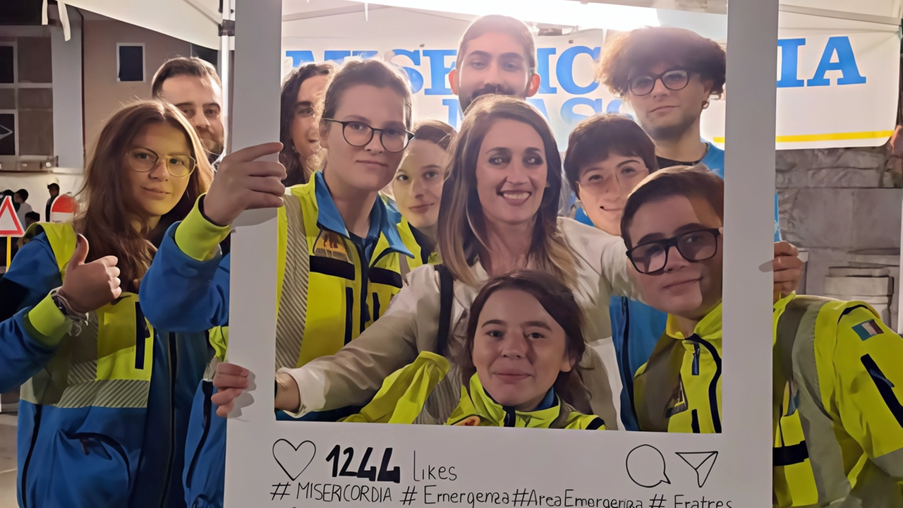 L’iniziativa di sabato sera in piazza Aranci con i volontari della Misericordia, insieme alla polizia municipale per sensibilizzare i giovani a non abusare con l’acol L’iniziativa di sabato sera in piazza Aranci con i volontari della Misericordia, insieme alla polizia municipale per sensibilizzare i giovani a non abusare con l’acol