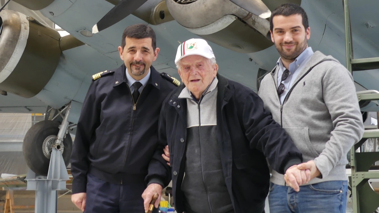 Luigi Pasqui e la sua grande passione per gli aerei Luigi Pasqui e la sua grande passione per gli aerei