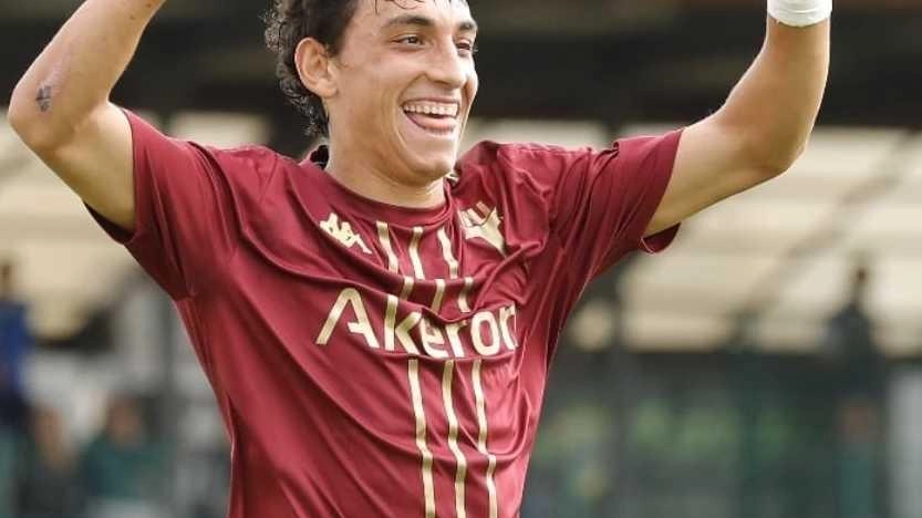 Nella foto a lato, Limongelli, autore del gol della vittoria del Tau nell’ultima partita Nella foto a lato, Limongelli, autore del gol della vittoria del Tau nell’ultima partita