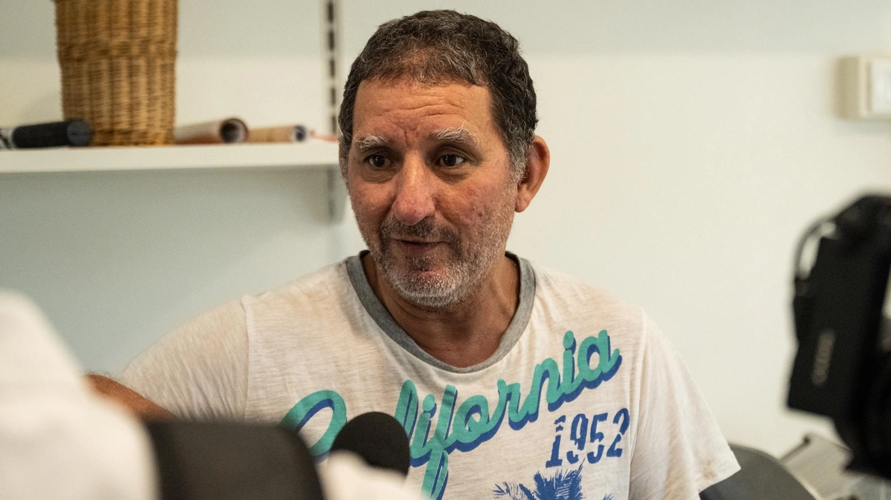 Ouatmane Ehaj, che ha la panetteria a pochi metri da dove è successo il femminicidio-suicidio (. foto Pardini per Valtriani Ouatmane Ehaj, che ha la panetteria a pochi metri da dove è successo il femminicidio-suicidio (. foto Pardini per Valtriani