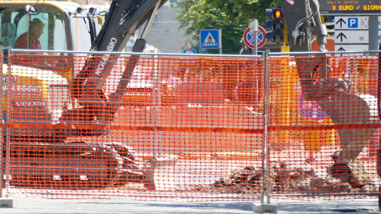 I dossier aperti sul tavolo della giunta: dalla scuola Cesalpino al parcheggio Cadorna da piazza Giotto ai giardini Porcinai, dal sottopasso di via Fiorentina alle asfaltature. I dossier aperti sul tavolo della giunta: dalla scuola Cesalpino al parcheggio Cadorna da piazza Giotto ai giardini Porcinai, dal sottopasso di via Fiorentina alle asfaltature.