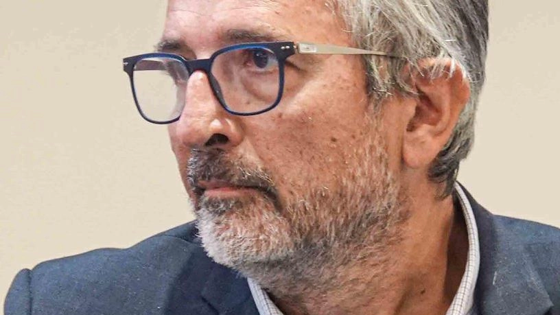 All'istituto "Capellini Sauro" alcune cattedre restano vacanti, complicando l'avvio dell'anno scolastico. La ricerca di docenti per materie scientifiche è sempre più difficile, con alcuni insegnanti costretti a seguire corsi abilitanti mentre svolgono la propria attività. Il dirigente scolastico si dice ottimista nel risolvere le situazioni aperte. All'istituto "Capellini Sauro" alcune cattedre restano vacanti, complicando l'avvio dell'anno scolastico. La ricerca di docenti per materie scientifiche è sempre più difficile, con alcuni insegnanti costretti a seguire corsi abilitanti mentre svolgono la propria attività. Il dirigente scolastico si dice ottimista nel risolvere le situazioni aperte.