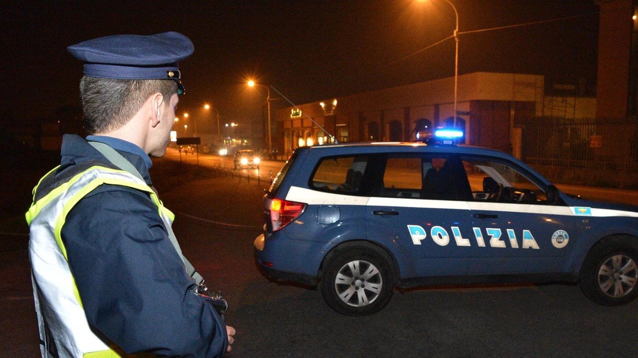 In via Braga sono intervenute l’ambulanza e le volanti della polizia In via Braga sono intervenute l’ambulanza e le volanti della polizia