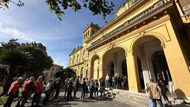 Mille persone in un solo giorno per visitare il Salone delle Feste del Kursaal. Nel weekend verrà recuperata l’apertura del Monastero a Montecatini Alto.