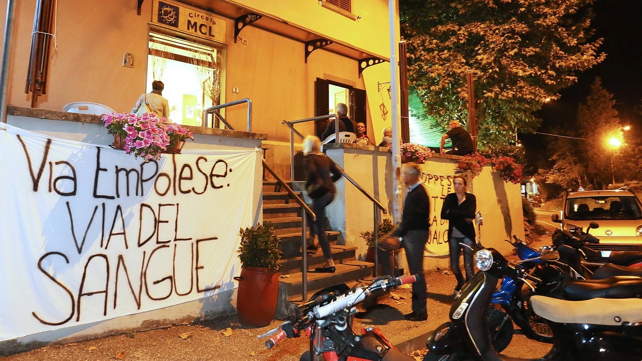 San Vincenzo a Torri, spuntano le lenzuola contro i ritardi nella sistemazione della frazione e la velocità dei veicoli... San Vincenzo a Torri, spuntano le lenzuola contro i ritardi nella sistemazione della frazione e la velocità dei veicoli...