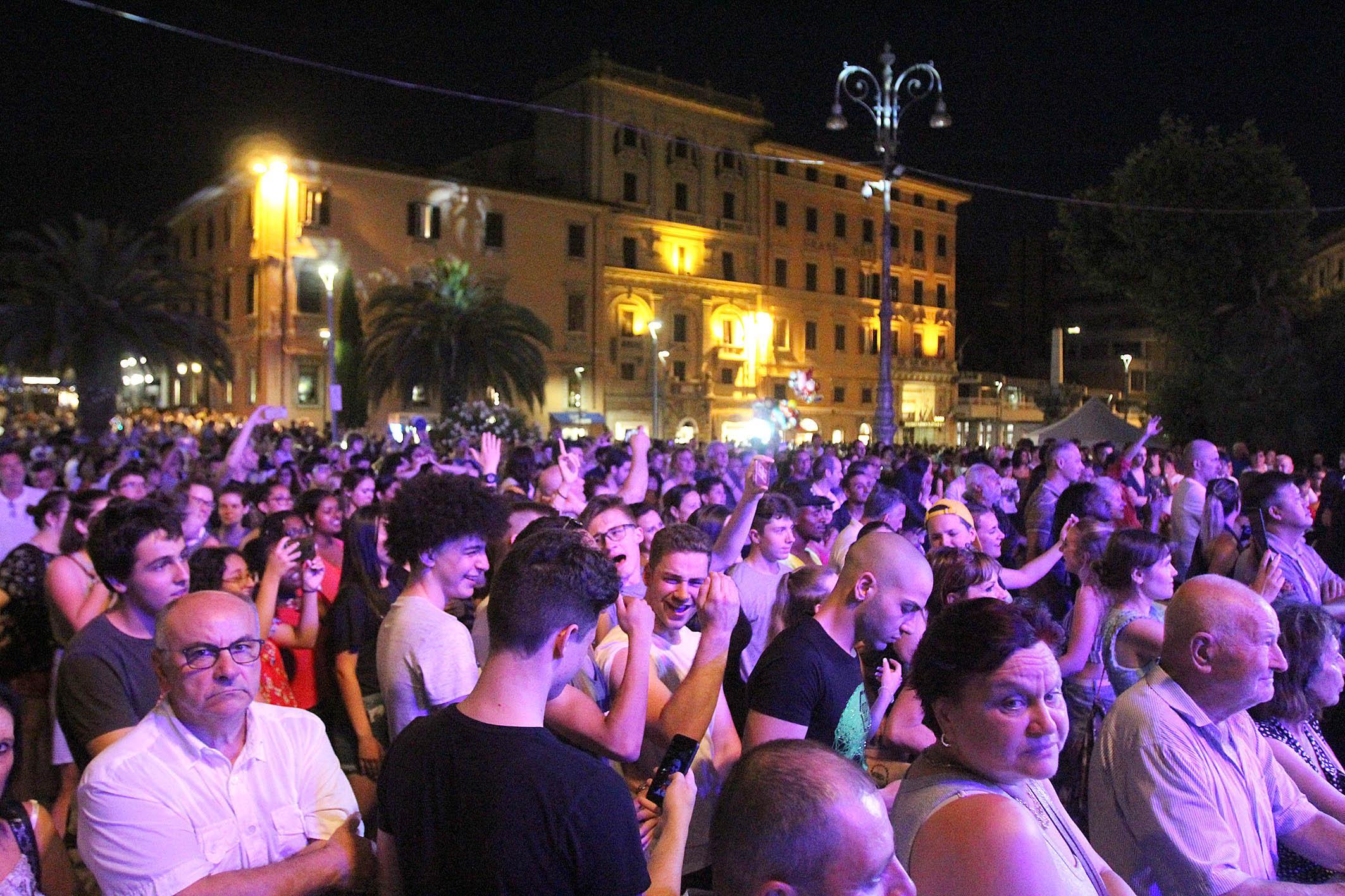 Montecatini compie 120 anni, si accendono le luci della festa: concerti ed esibizioni fino a notte Montecatini compie 120 anni, si accendono le luci della festa: concerti ed esibizioni fino a notte