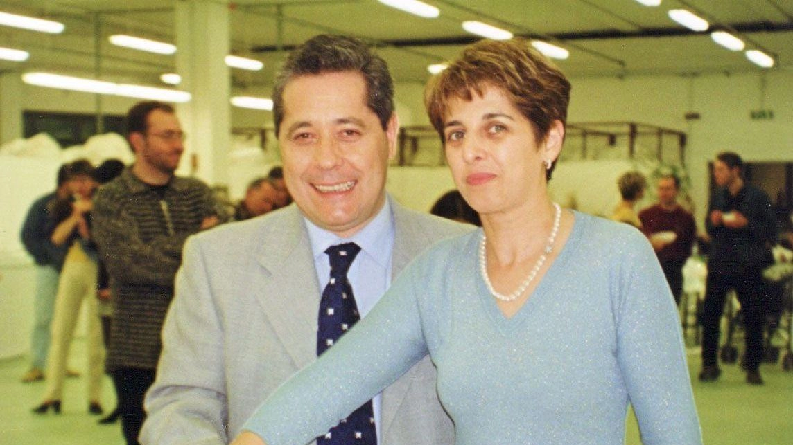 Un foto storica del fondatore Fabrizio Mantellassi, scomparso nel 2019 e della moglie Margherita Bacci, che porta avanti l’azienda Un foto storica del fondatore Fabrizio Mantellassi, scomparso nel 2019 e della moglie Margherita Bacci, che porta avanti l’azienda