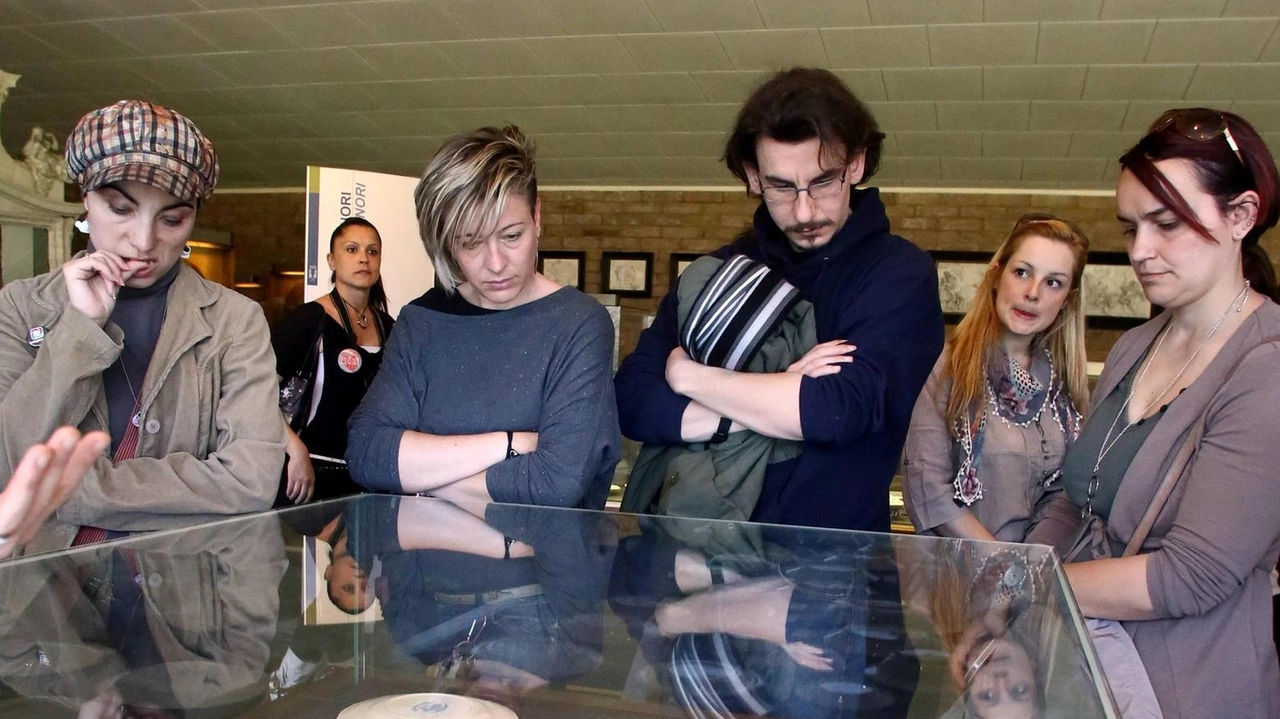 Visitatori al museo Ginori in una foto di archivio risalente al 2013 (FotocronacheGermogli)