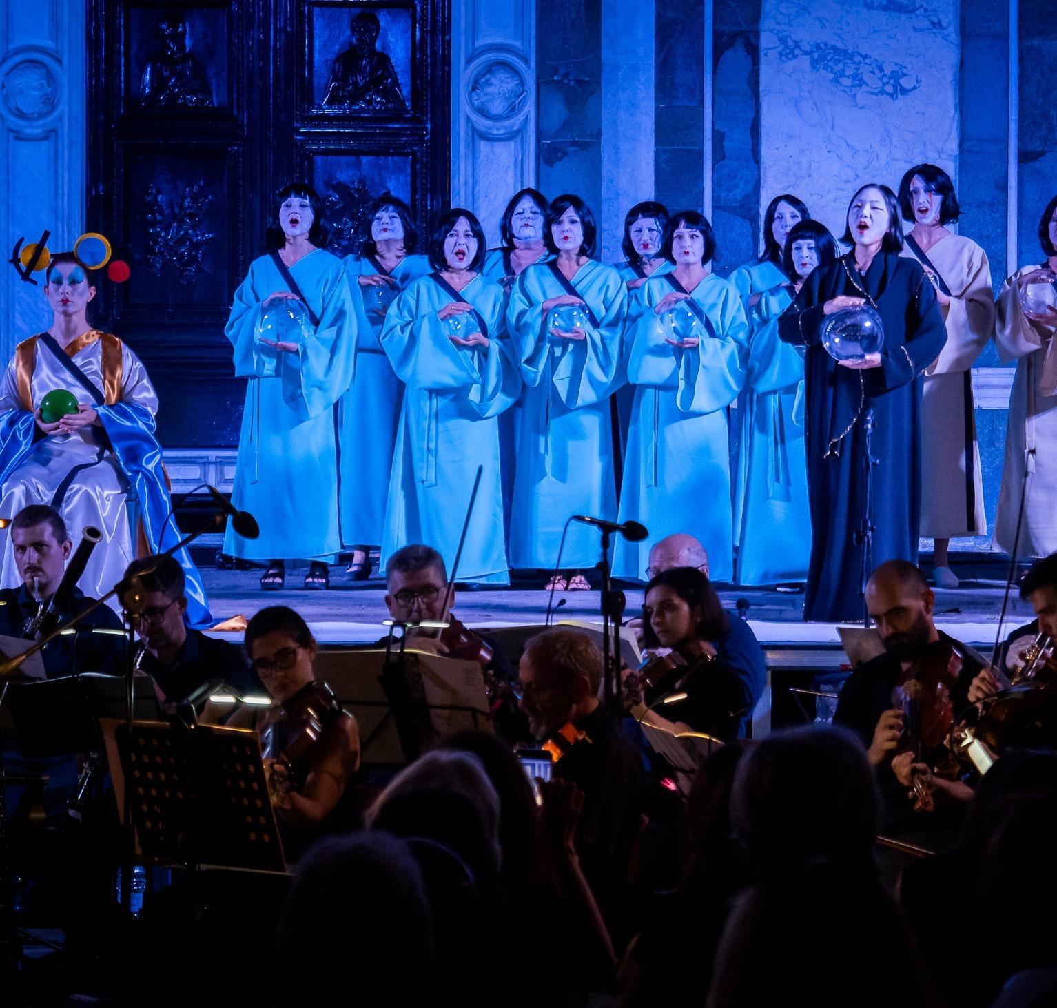 "Cappello di paglia". Musica in piazza con l’intramontabile