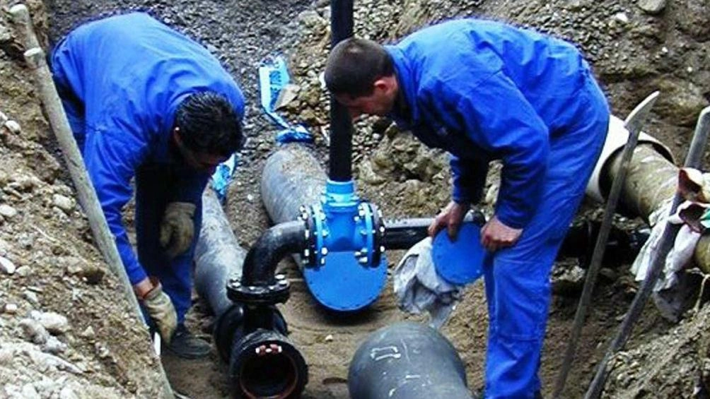 I tecnici hanno sistemato la perdita limitando i disagi alla zona del guasto I tecnici hanno sistemato la perdita limitando i disagi alla zona del guasto