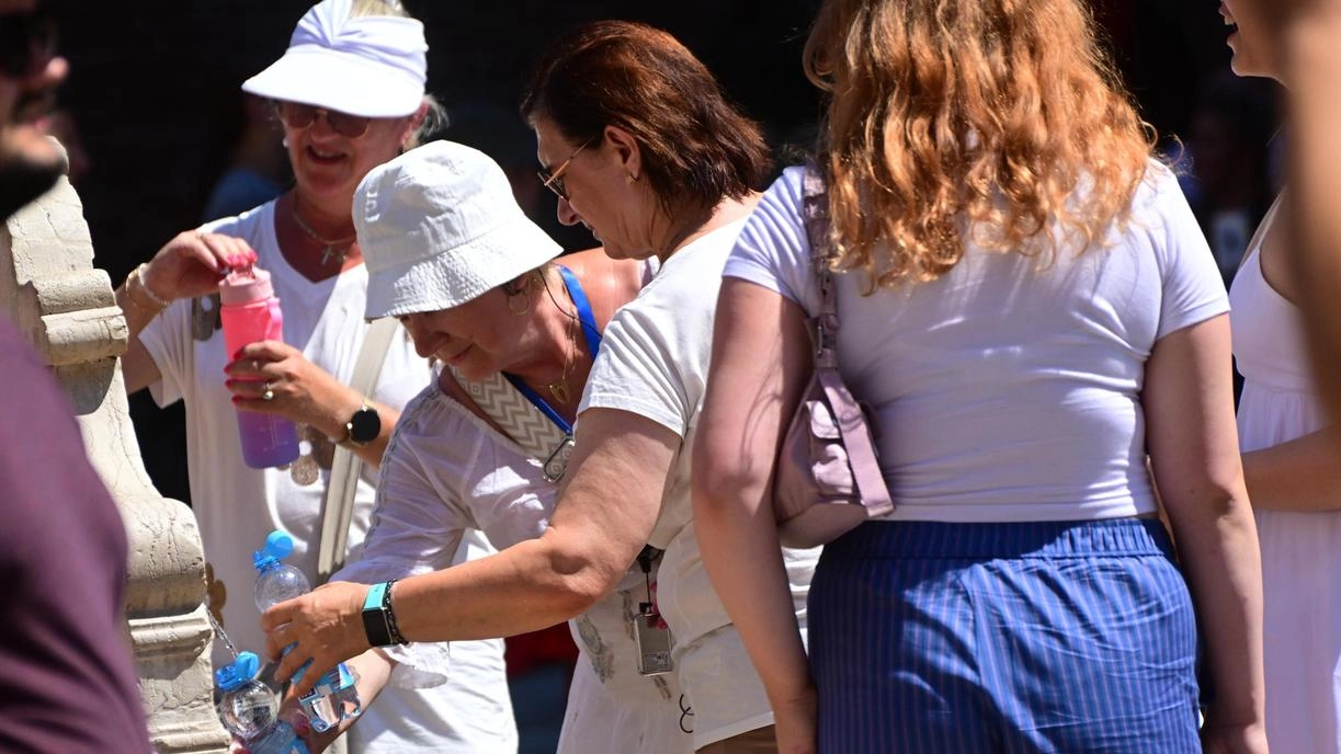 Un caldo da record. Quaranta gradi ovunque in Toscana. E Firenze ancora per due giorni è da bollino rosso