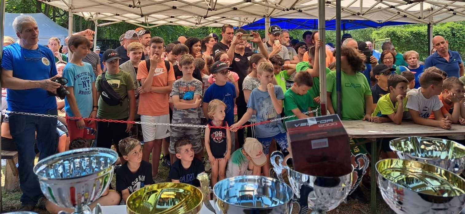 https://www.lanazione.it/image-service/view/acePublic/alias/contentid/YzdlNTMyNTctNmJkYi00/0/sfida-tra-pierini-pescatori-giovani-talenti-della-lenza-al-trofeo-mario-benelli.jpeg