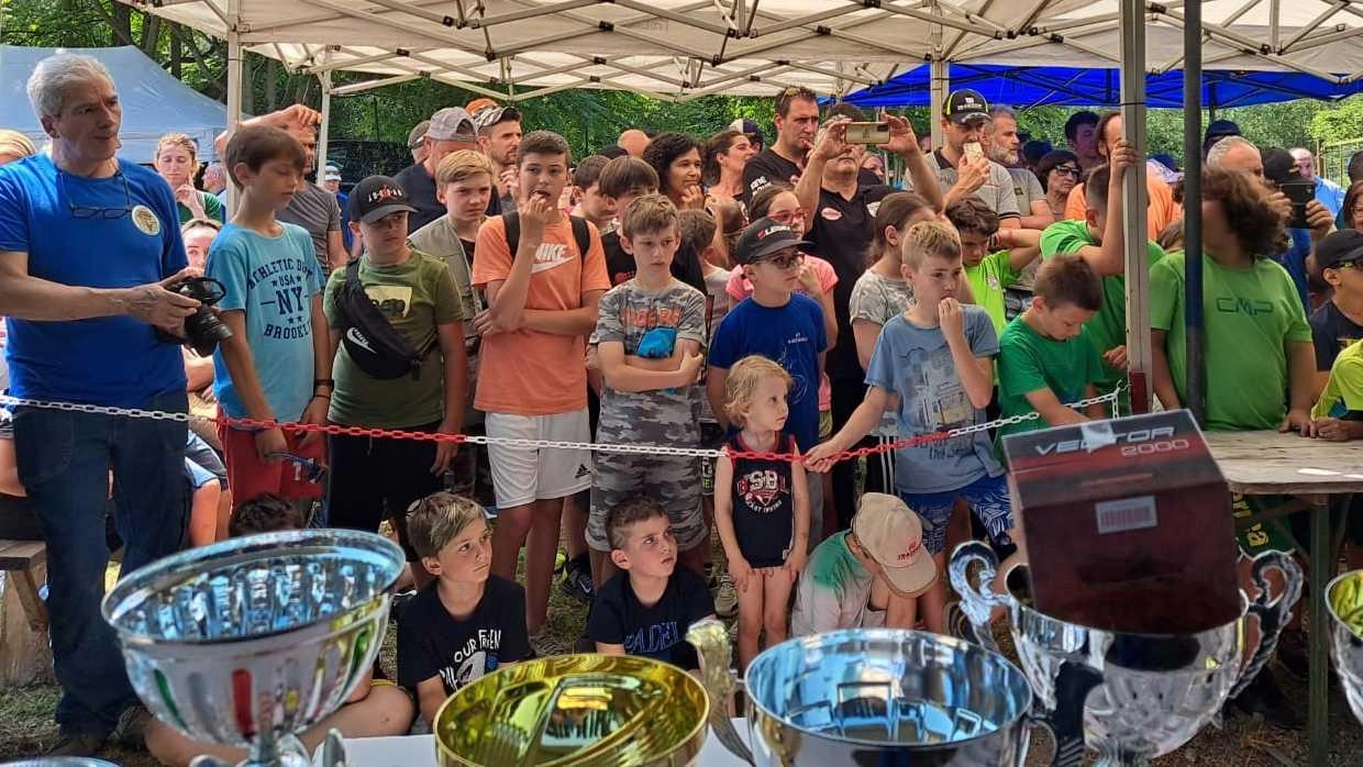La grande festa e il momento attesissimo della premiazione al laghetto Gli Asinelli La grande festa e il momento attesissimo della premiazione al laghetto Gli Asinelli