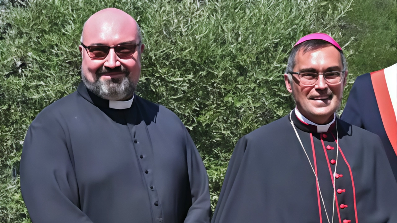 Il parroco di Chiesanuova e il vescovo Gambelli celebrano i 50 anni della parrocchia e San Donato. La comunità ringrazia e prega per il servizio del Vescovo. Il parroco di Chiesanuova e il vescovo Gambelli celebrano i 50 anni della parrocchia e San Donato. La comunità ringrazia e prega per il servizio del Vescovo.