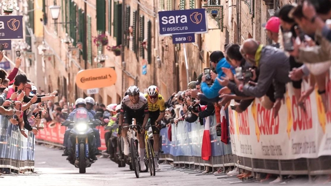 Confcommercio e Confesercenti dicono la loro sulla risposta della città al Giro d’Italia "Le perplessità riguardano soprattutto la logistica. Un appuntamento da sfruttare meglio". Confcommercio e Confesercenti dicono la loro sulla risposta della città al Giro d’Italia "Le perplessità riguardano soprattutto la logistica. Un appuntamento da sfruttare meglio".
