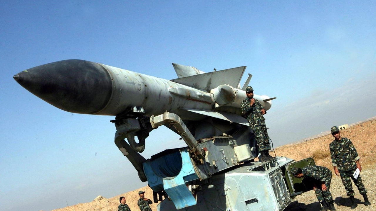 L'esercito israeliano chiede l'evacuazione immediata delle aree vicine alle installazioni militari in Iran per motivi di sicurezza. L'esercito israeliano chiede l'evacuazione immediata delle aree vicine alle installazioni militari in Iran per motivi di sicurezza.