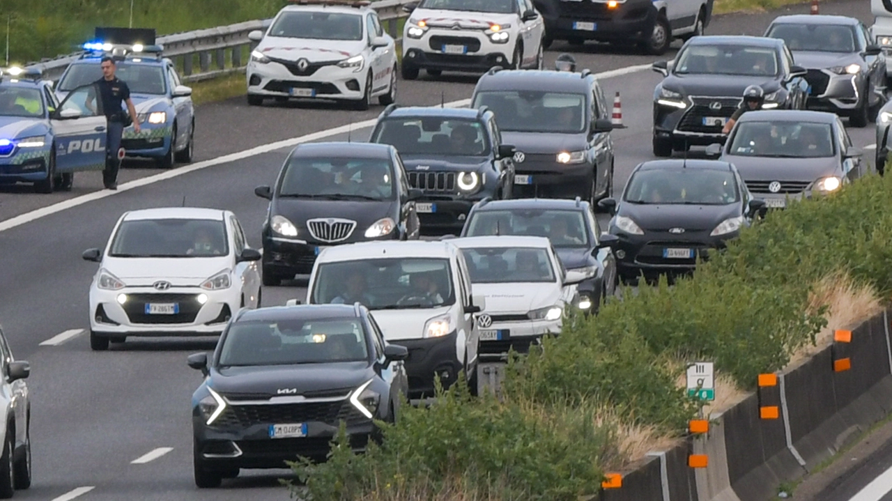 Ancora un incidente sull'autostrada A1 nella mattinata di oggi, 5 agosto. Traffico in tilt verso Roma. L'impatto tra Scandicci e Incisa