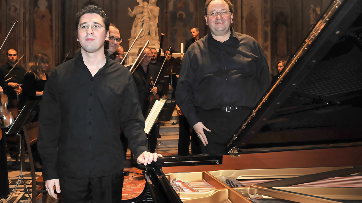 Il pianista Giuseppe Andaloro (a sinistra), solista per l’Orchestra da Camera Fiorentina diretta da Giuseppe Lanzetta Il pianista Giuseppe Andaloro (a sinistra), solista per l’Orchestra da Camera Fiorentina diretta da Giuseppe Lanzetta