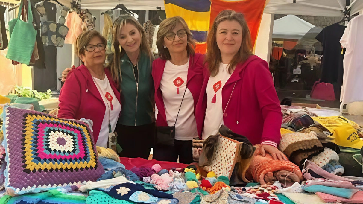 Prosegue a Arezzo il sostegno del Calcit alle cure domiciliari oncologiche con varie iniziative benefiche in autunno, tra cui il Mercatino dei ragazzi e la raccolta fondi per il servizio Scudo. Prosegue a Arezzo il sostegno del Calcit alle cure domiciliari oncologiche con varie iniziative benefiche in autunno, tra cui il Mercatino dei ragazzi e la raccolta fondi per il servizio Scudo.